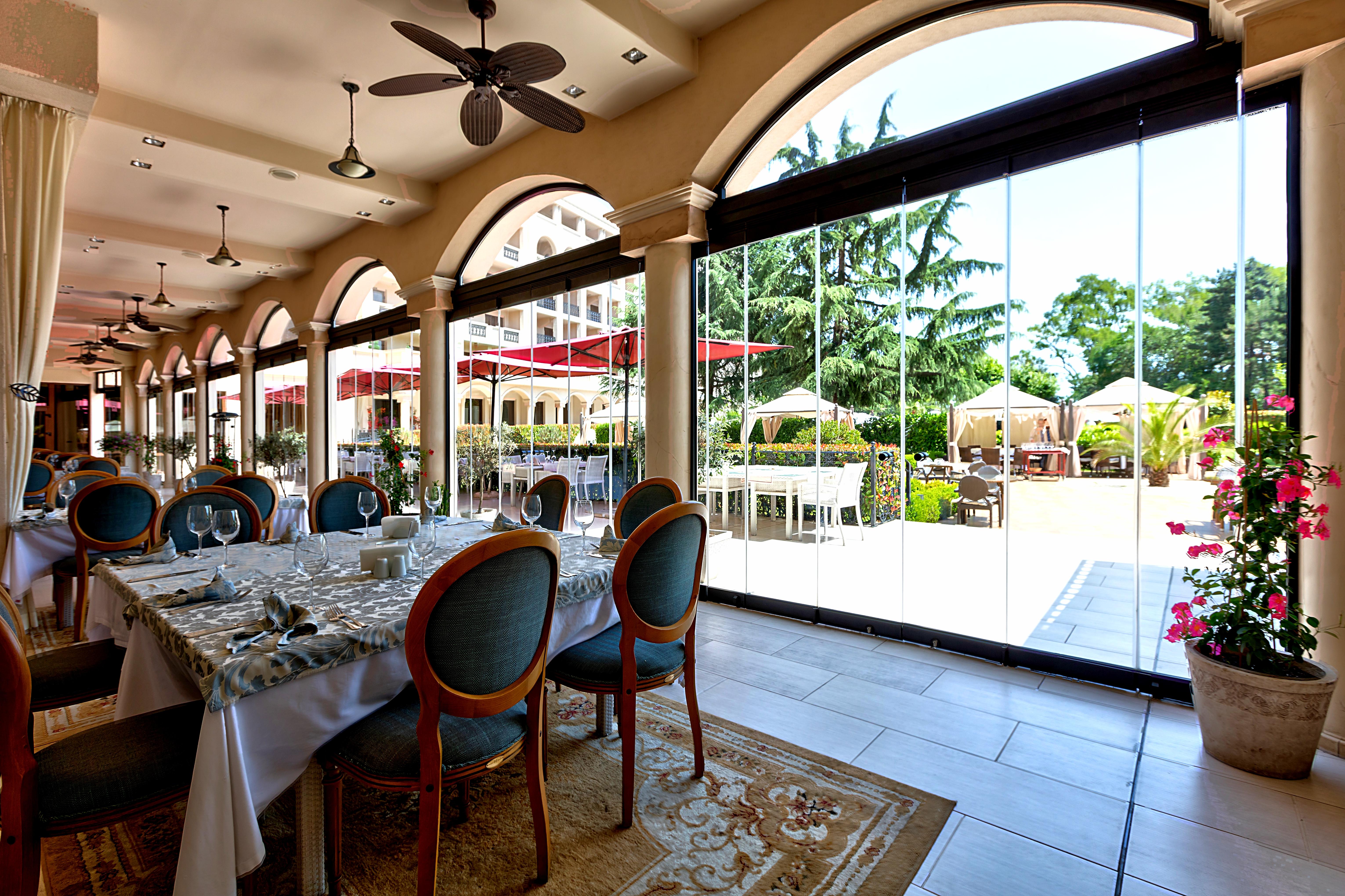 Primoretz Grand Hotel & Spa Burgaz Dış mekan fotoğraf The restaurant at the hotel