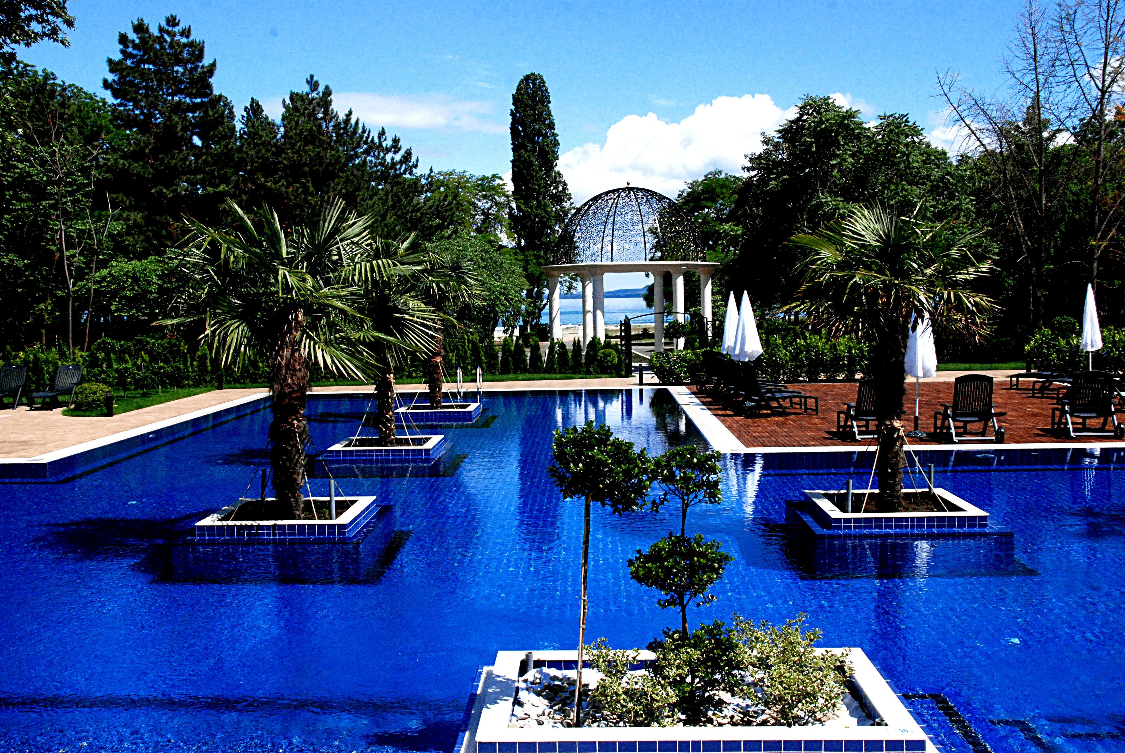 Primoretz Grand Hotel & Spa Burgaz Dış mekan fotoğraf The gardens of the hotel