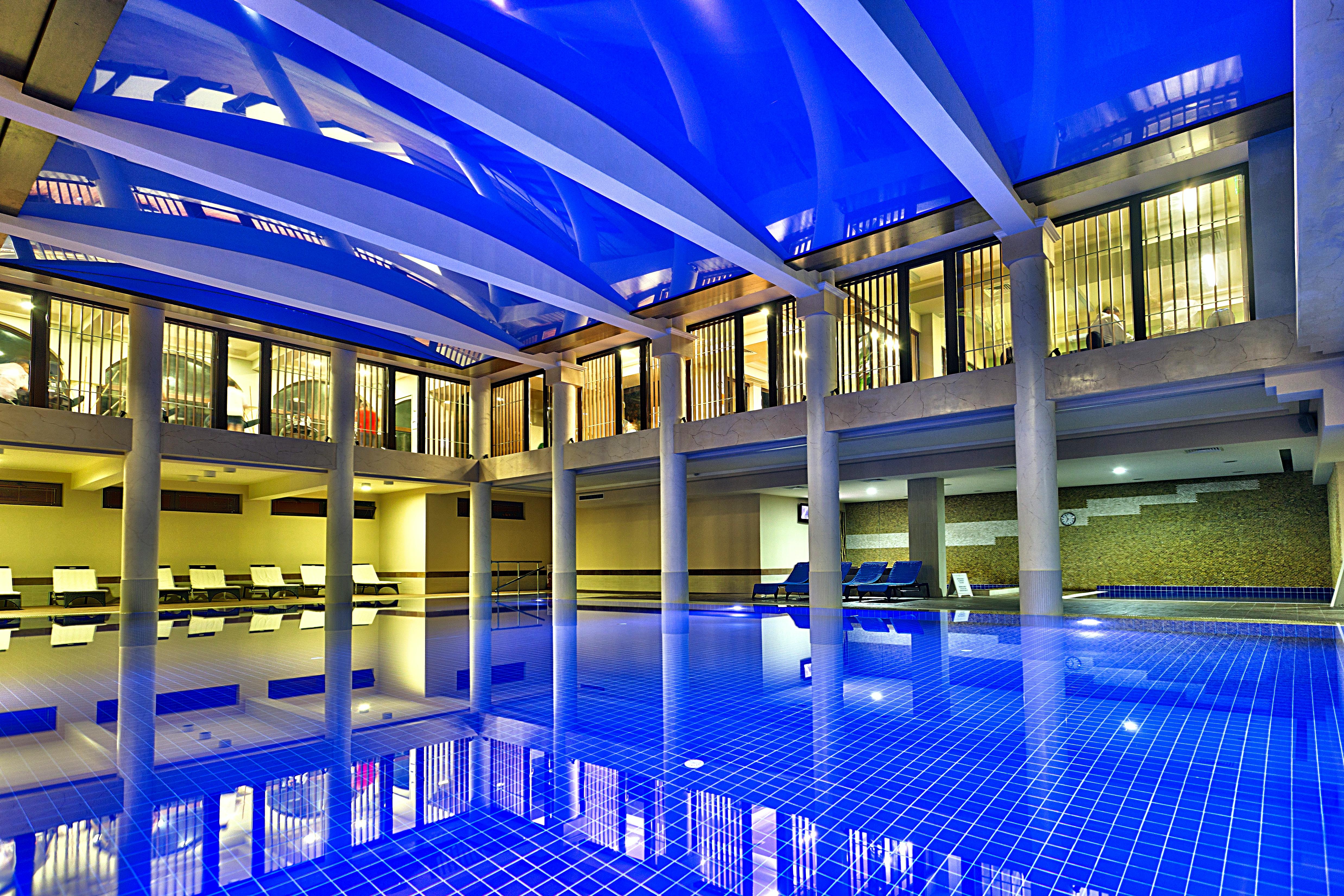 Primoretz Grand Hotel & Spa Burgaz Dış mekan fotoğraf The swimming pool at the Royal Commonwealth Pool